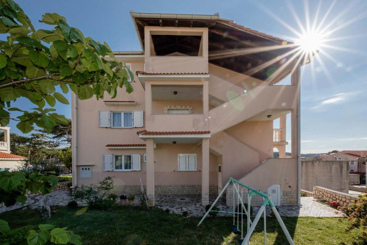 Paradise Apartment *